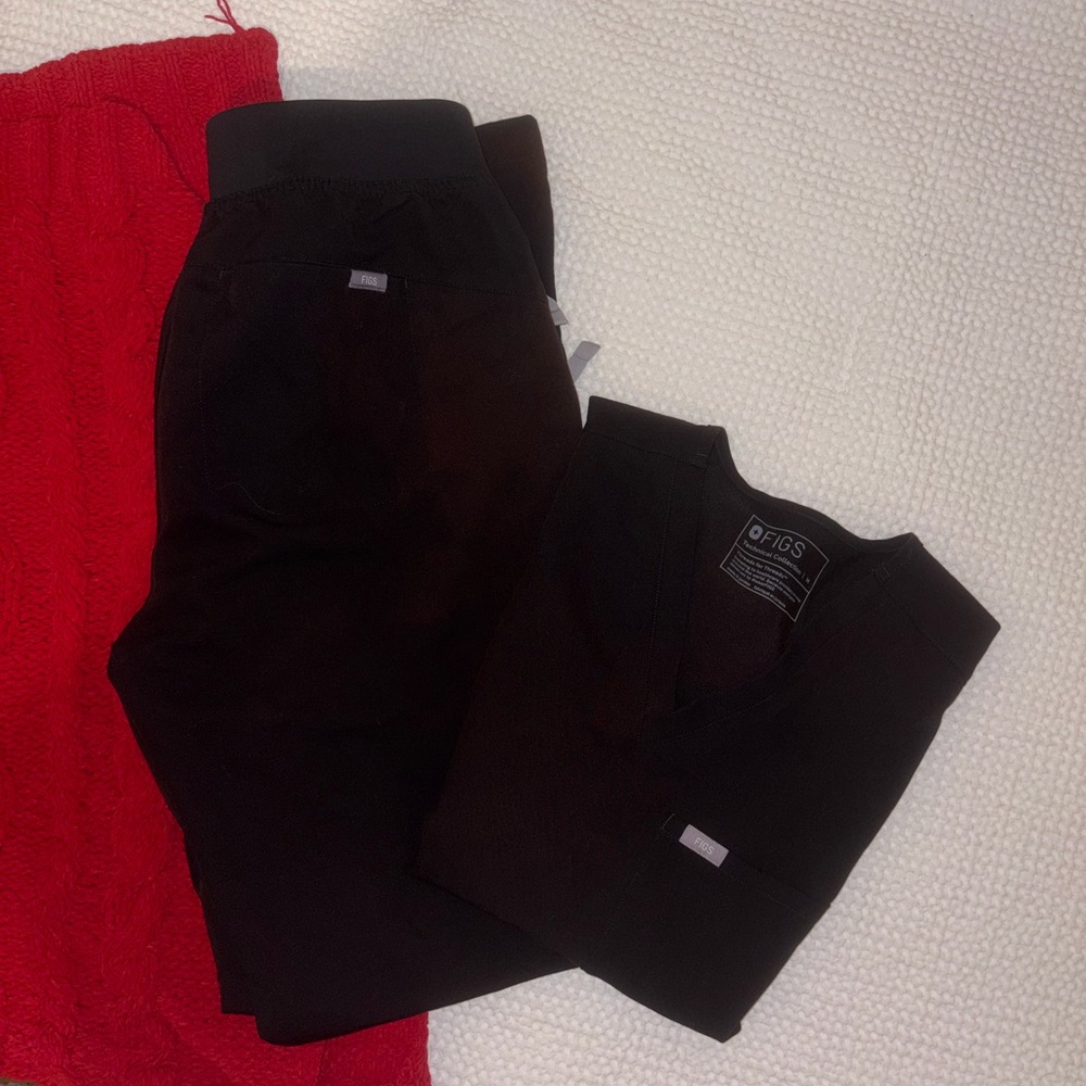 Figs Black Scrub Ensemble